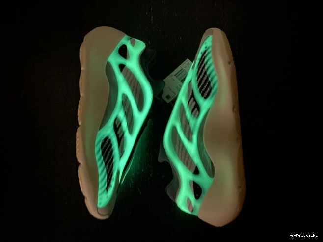V3 Adidas 700 ID1674 Salt Fade Yeezy 0810